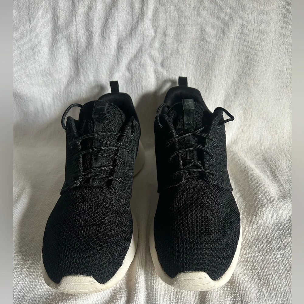 Nike Roshe One (Roshe Run) Sneakers Men’s 8.5 Black - Picture 4 of 8